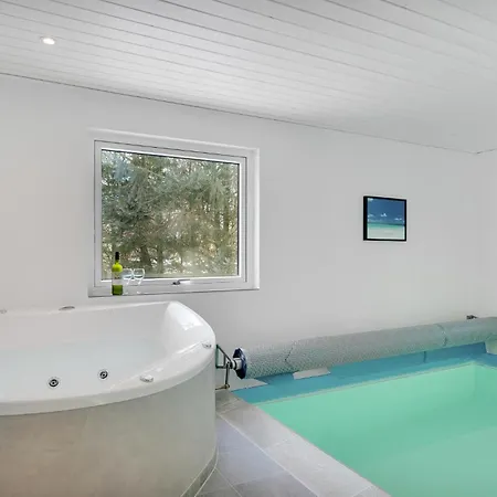 Дом отдыха Amazing Home In Blavand With Sauna