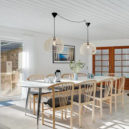 Дом отдыха Amazing Home In Blavand With Sauna